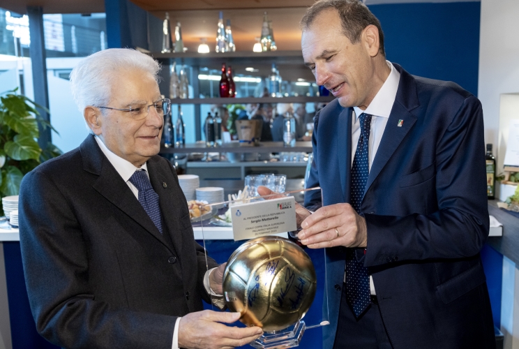 Roma - Il Presidente della Repubblica Sergio Mattarella con Massimo Righi, Presidente della Lega Pallavolo Serie A Maschile
