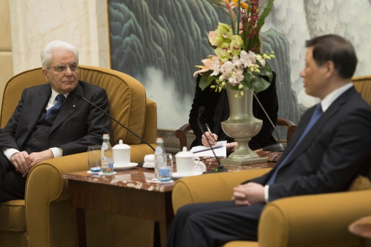 Il Presidente Sergio Mattarella nel corso dei colloqui con il Sindaco della Municipalità di Shanghai Ying Yong
