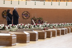 Il Presidente Mattarella rende omaggio alle vittime del naufragio