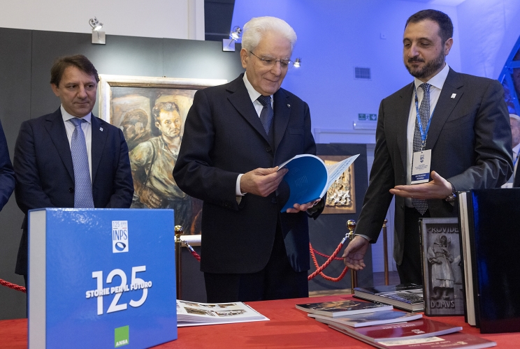 Il Presidente Sergio Mattarella visita la mostra permanente presso la Pinacoteca di Palazzo Wedekind, in occasione della celebrazione del 125° anniversario dell’INPS