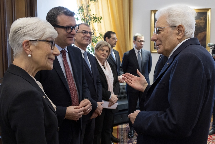 Il Presidente Sergio Mattarella con Silvana Sciarra, Presidente della Corte costituzionale, Gian Marco Centinaio, Vice Presidente del Senato della Repubblica, Filippo Scerra, Questore della Camera dei deputati, e Marina Elvira Calderone, Ministro del lavoro e delle politiche sociali, in occasione della celebrazione del 125° anniversario dell’INPS