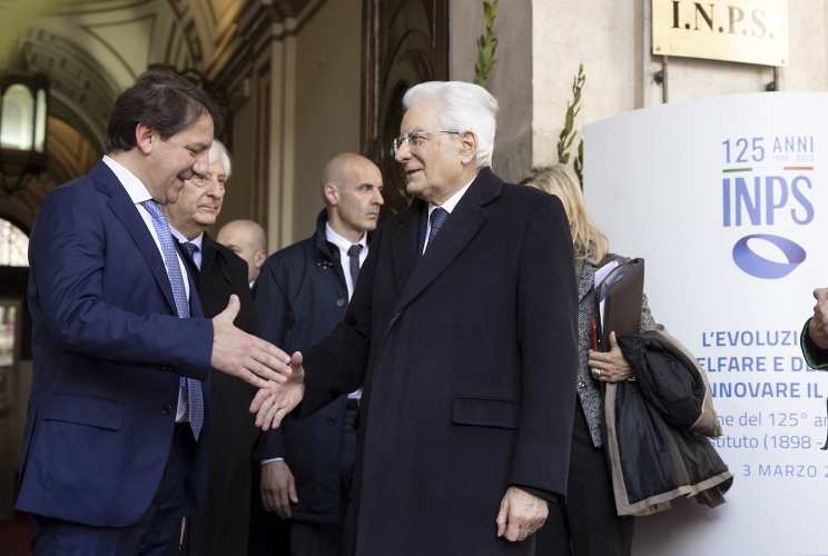 Il Presidente Sergio Mattarella con il Presidente dell'INPS, Pasquale Tridico, al termine della celebrazione del 125° anniversario dell’Istituto
