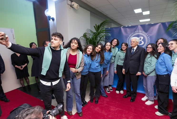 Il Presidente della Repubblica Sergio Mattarella con gli studenti dell'Università degli Studi della Basilicata