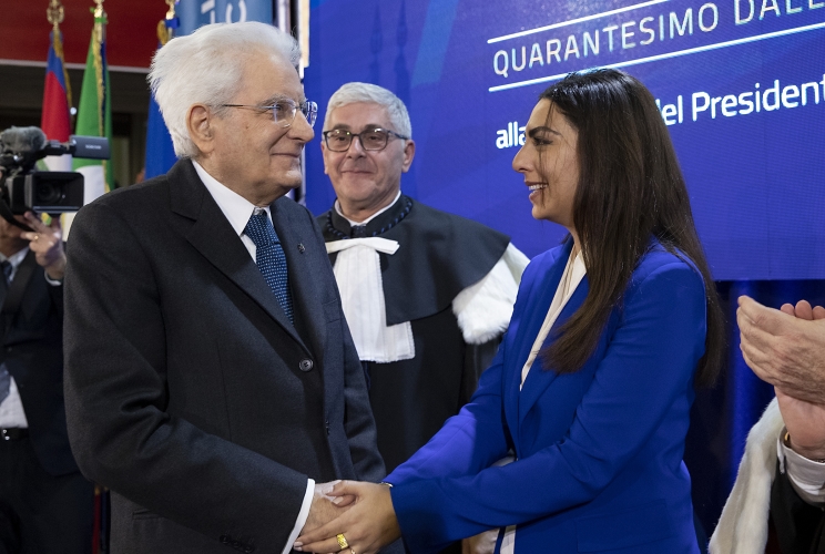 Il Presidente della Repubblica Sergio Mattarella con Pegah Moshir Pour, Laureata in ingegneria edile- architettura alla cerimonia d'inaugurazione dell'anno accademico 2022/2023 dell'Università degli Studi della Basilicata