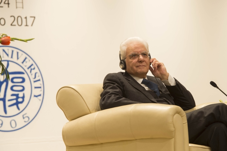 Il Presidente Sergio Mattarella nel corso della Lectio Magistralis alla Fudan University di Shanghai