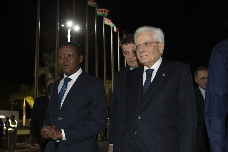 Il Presidente della Repubblica Sergio Mattarella all’aeroporto di Nairobi,accolto dal Ministro degli Affari Esteri e della Diaspora, Alfred N. Mutua,in occasione della visita di Stato nella Repubblica del Kenya

