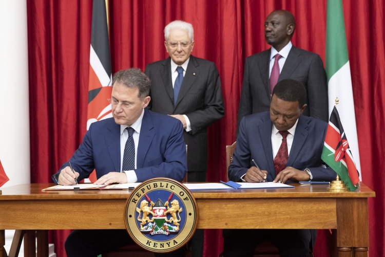 Il Presidente della Repubblica Sergio Mattarella con il Presidente della Repubblica del Kenya, William Ruto, durante la cerimonia di firma di accordi

