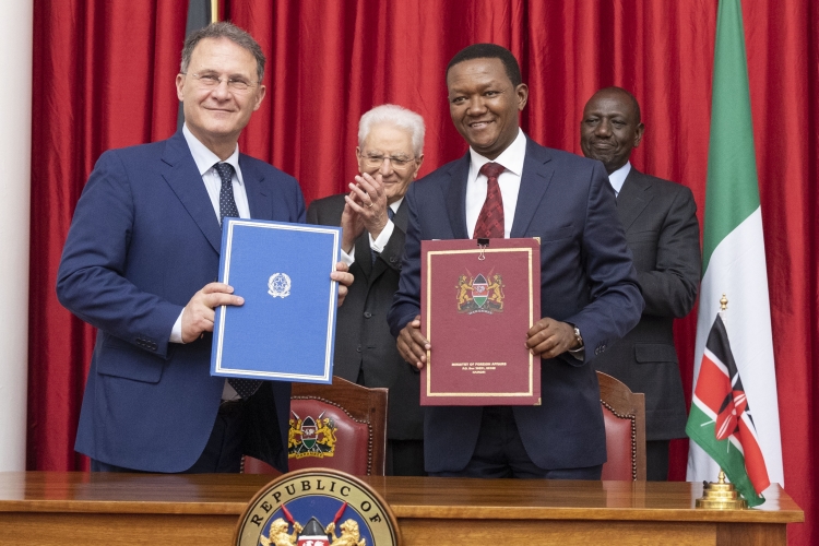Il Presidente della Repubblica Sergio Mattarella con il Presidente della Repubblica del Kenya, William Ruto, durante la cerimonia di firma di accordi
