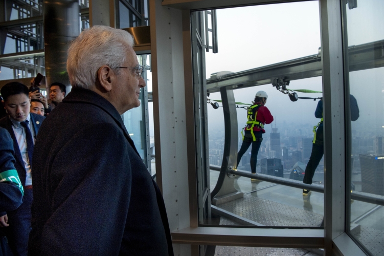 Il Presidente Sergio Mattarella alla Torre Jin Mao nel distretto di Pudong