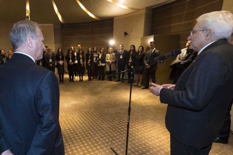 Il Presidente Sergio Mattarella nel corso dell'incontro con il personale del Consolato Generale d'Italia a Shanghai,