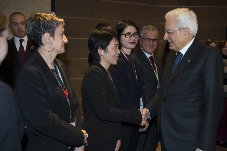 Il Presidente Sergio Mattarella nel corso dell'incontro con il personale del Consolato Generale d'Italia a Shanghai