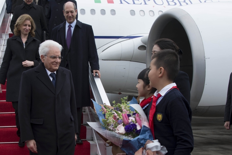 Il Presidente Sergio Mattarella arriva all'Aeroporto Jiangbei di Chongqing 