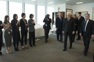 Il Presidente Sergio Mattarella incontra il personale del Consolato Generale d'Italia a Chongqing