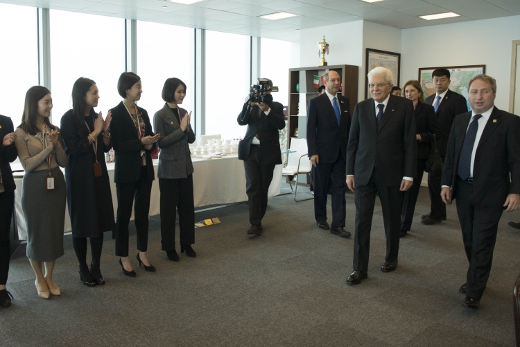 Il Presidente Sergio Mattarella incontra il personale del Consolato Generale d'Italia a Chongqing