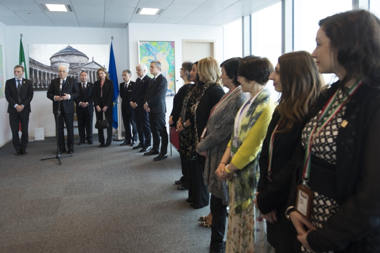 Il Presidente Sergio Mattarella incontra il personale del Consolato Generale d'Italia a Chongqing