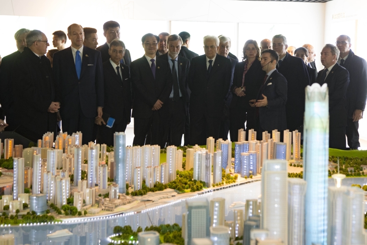 Il Presidente Sergio Mattarella visita la Galleria della Pianificazione Urbana di Chongqing