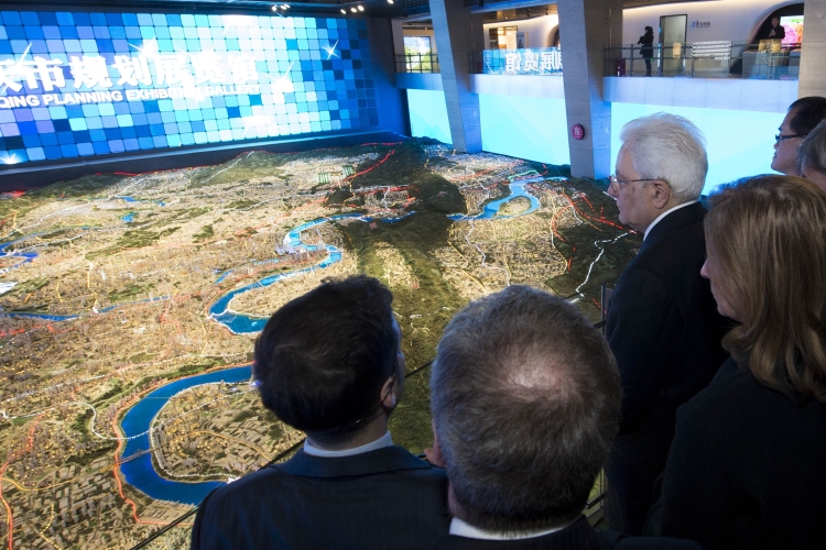 Il Presidente Sergio Mattarella visita la Galleria della Pianificazione Urbana di Chongqing