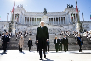 Il Presidente della Repubblica alla deposizione di una corona d’alloro sulla Tomba del Milite Ignoto, in occasione della Giornata dell’Unità