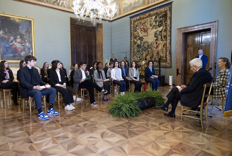 Il Presidente Sergio Mattarella in occasione dell'incontro con una delegazione dell'Associazione culturale Scuola di preparazione sociale di Trento
