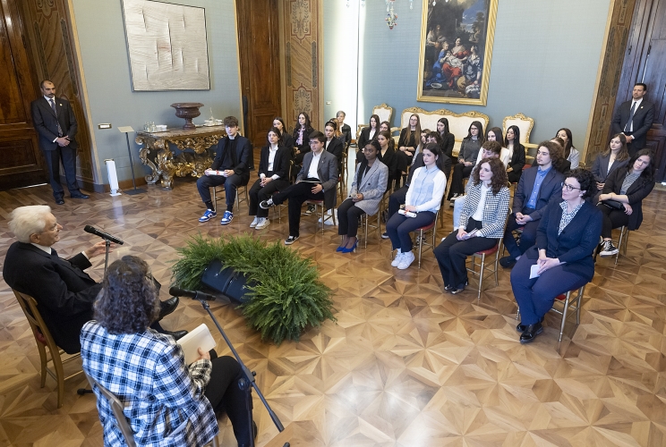 Il Presidente Sergio Mattarella in occasione dell'incontro con una delegazione dell'Associazione culturale Scuola di preparazione sociale di Trento