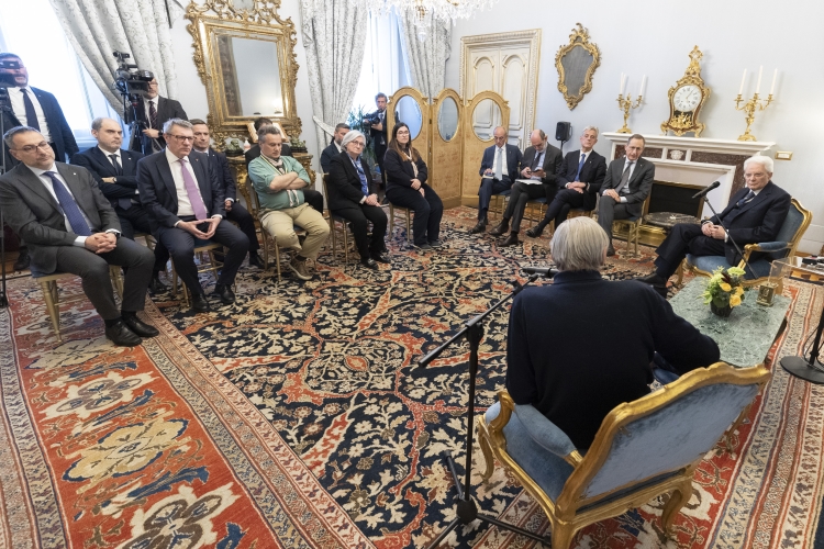 Il Presidente della Repubblica Sergio Mattarella con Don Luigi Ciotti,Presidente dell'Associazione Libera contro le mafie,insieme ai Presidenti di alcune Associazioni nazionali aderenti a Libera
