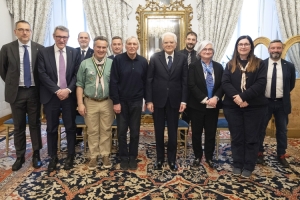 Il Presidente della Repubblica Sergio Mattarella con Don Luigi Ciotti,Presidente dell'Associazione Libera contro le mafie,insieme ai Presidenti di alcune Associazioni nazionali aderenti a Libera
