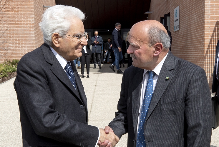 Il Presidente Sergio Mattarella saluta Rossano Bartoli, Presidente della Lega del Filo d’Oro, al termine dell'inaugurazione del nuovo centro nazionale della Lega del Filo d’Oro