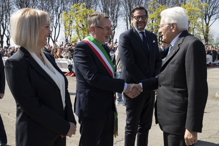 Il Presidente della Repubblica Sergio Mattarella a Monza accolto da Marco Alparone, Vice Presidente della Regione Lombardia, da Paolo Pilotto, Sindaco di Monza, e da Patrizia Palmisani, Prefetto di Monza e Brianza, in occasione della Giornata mondiale per la consapevolezza sull’autismo
