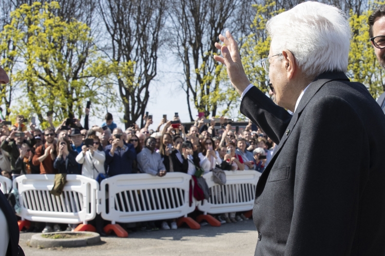 Il Presidente della Repubblica Sergio Mattarella al suo arrivo a Monza al nuovo ristorante “PizzAut”, in occasione della Giornata mondiale per la consapevolezza sull’autismo
