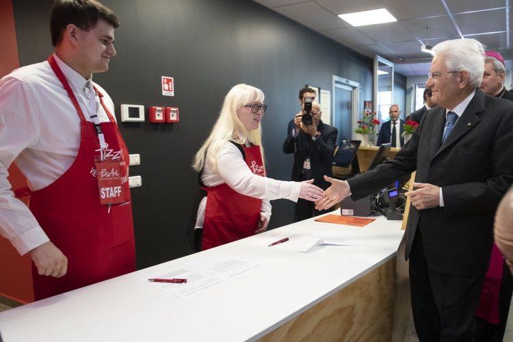 Il Presidente della Repubblica Sergio Mattarella a Monza al nuovo ristorante “PizzAut”, in occasione della Giornata mondiale per la consapevolezza sull’autismo
