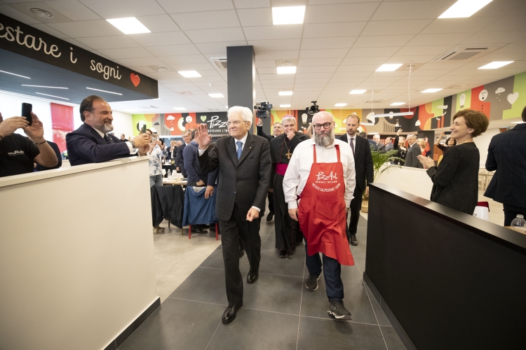 Il Presidente della Repubblica Sergio Mattarella a Monza al nuovo ristorante “PizzAut”, in occasione della Giornata mondiale per la consapevolezza sull’autismo
