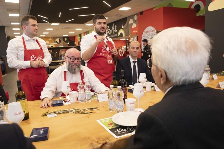 Il Presidente della Repubblica Sergio Mattarella a Monza al nuovo ristorante “PizzAut”, in occasione della Giornata mondiale per la consapevolezza sull’autismo
