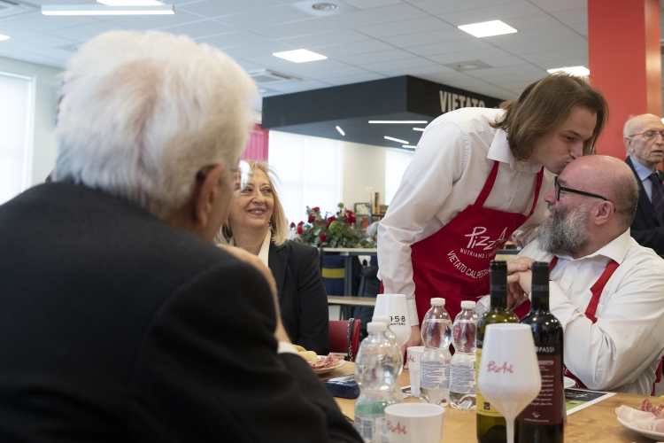 Il Presidente della Repubblica Sergio Mattarella a Monza al nuovo ristorante “PizzAut”, in occasione della Giornata mondiale per la consapevolezza sull’autismo

