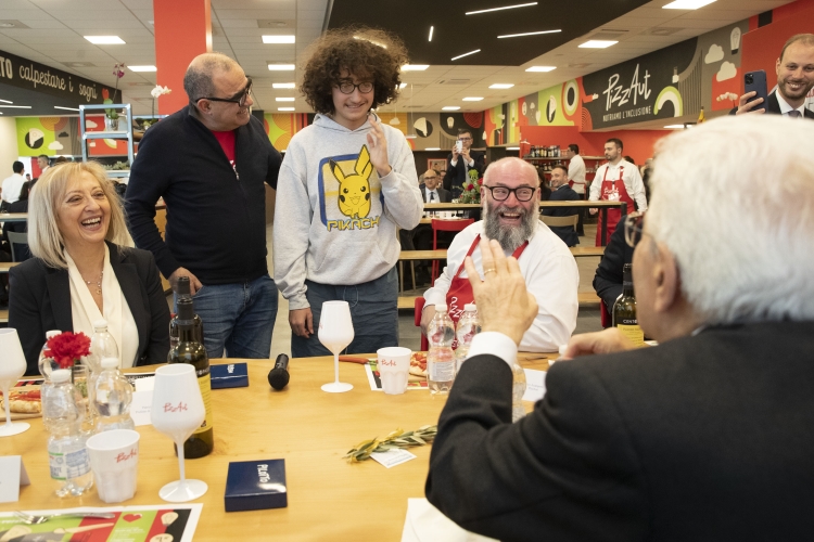 Il Presidente della Repubblica Sergio Mattarella a Monza al nuovo ristorante “PizzAut”, in occasione della Giornata mondiale per la consapevolezza sull’autismo
