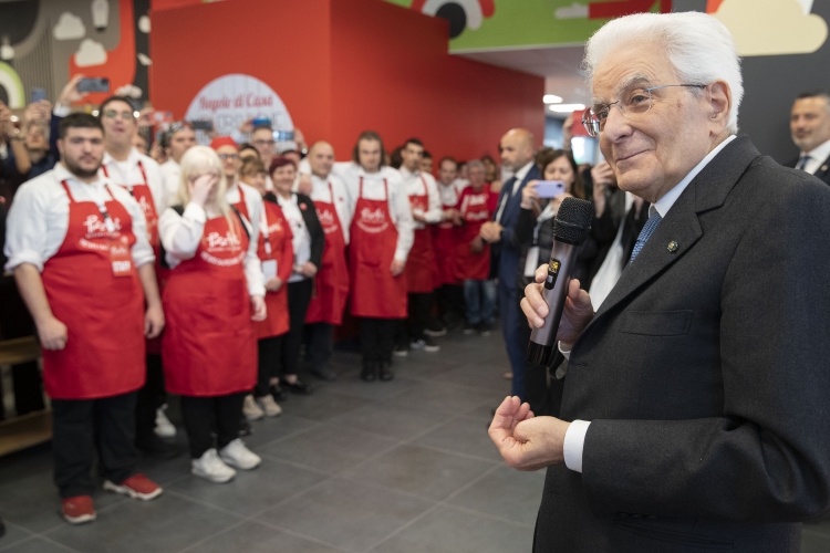 Il Presidente della Repubblica Sergio Mattarella a Monza al nuovo ristorante “PizzAut”, in occasione della Giornata mondiale per la consapevolezza sull’autismo
