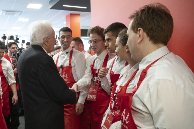 Il Presidente della Repubblica Sergio Mattarella a Monza al nuovo ristorante “PizzAut”, in occasione della Giornata mondiale per la consapevolezza sull’autismo
