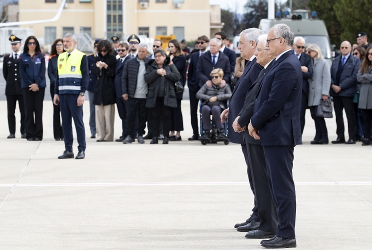 Il Presidente Mattarella accoglie la salma di Alessandro Parini
