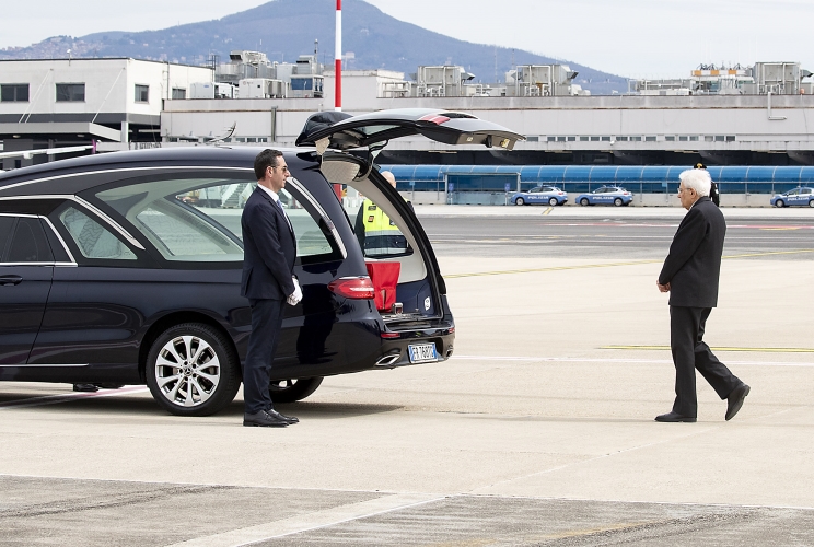Il Presidente Mattarella accoglie la salma di Alessandro Parini
