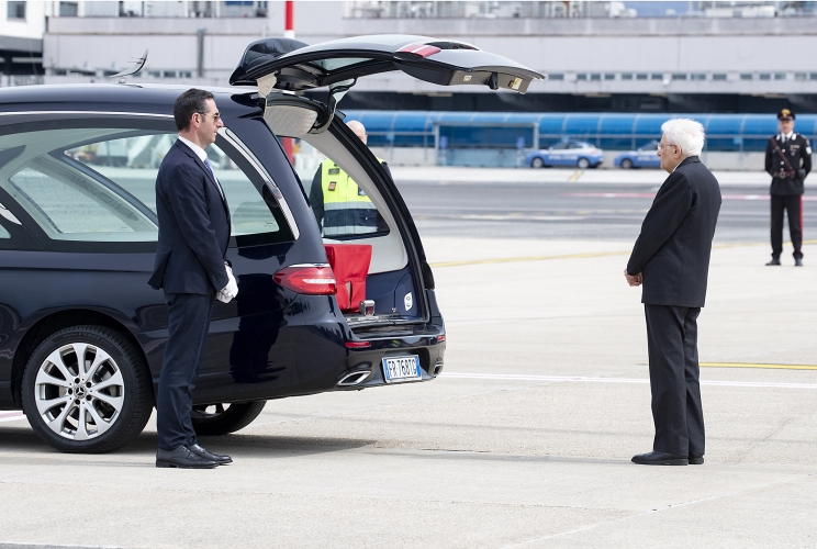 Il Presidente Mattarella accoglie la salma di Alessandro Parini
