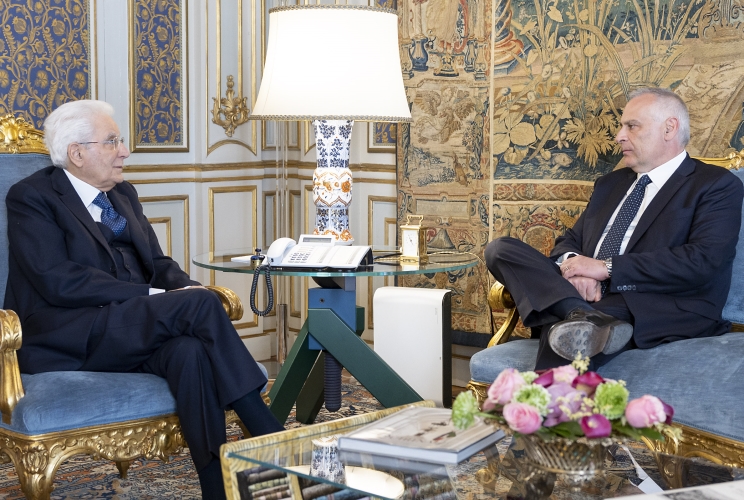 Il Presidente Sergio Mattarella nel corso dei colloqui con il Prefetto Lamberto Giannini, Capo della Polizia – Direttore generale della pubblica sicurezza, in occasione del 171° anniversario della sua costituzione