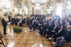 
Il Presidente Sergio Mattarella in occasione dell'incontro con il Capo della Polizia – Direttore generale della pubblica sicurezza, unitamente ad una rappresentanza della Polizia di Stato, in occasione del 171° anniversario della sua costituzione