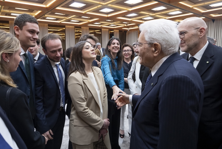 Il Presidente della Repubblica Sergio Mattarella durante l'incontro con una rappresentanza della collettività italianae una rappresentanza dei funzionari italiani di Frontex e Odihr