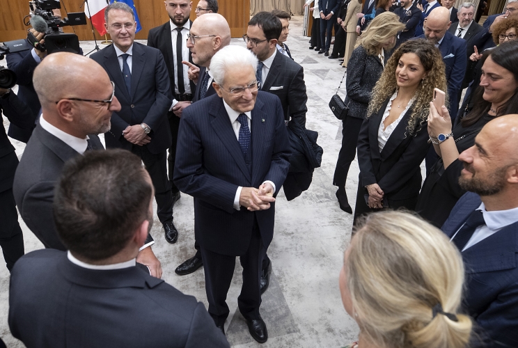 Il Presidente della Repubblica Sergio Mattarella durante l'incontro con una rappresentanza della collettività italiana e una rappresentanza dei funzionari italiani di Frontex e Odihr 