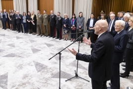 - Il Presidente della Repubblica Sergio Mattarella durante l'incontro il personale dell'Ambasciata