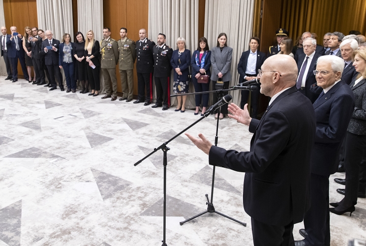- Il Presidente della Repubblica Sergio Mattarella durante l'incontro il personale dell'Ambasciata