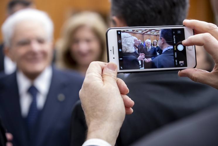 Il Presidente della Repubblica Sergio Mattarella durante l'incontro con uha rappresentanza della collettività italiana e una rappresentanza dei funzionari italiani di Frontex e Odihr