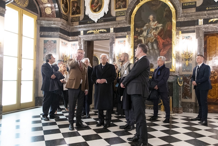 Il Presidente della Repubblica Sergio Mattarella nel corso della visita al Castello reale di Varsavia