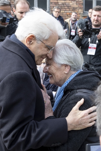 Il Presidente della Repubblica Sergio Mattarella con la sig.ra Bucci, in occasione della visita il Museo di Auschwitz - Birkenau