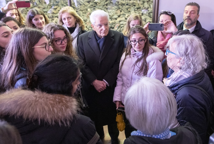 Il Presidente della Repubblica Sergio Mattarella con i ragazzi delle scuole Liceo Scientifico-Classico-Scienze umane Leonardo da Vinci di Terracina (Latina), il Liceo Classico Rinaldini - Ancona e il Liceo G.A. Pujati - Sacile (Pordenone), visita il Museo di Auschwitz - Birkenau
