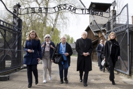  Il Presidente della Repubblica Sergio Mattarella, accompagnato dalla sorelle Bucci,  visita il Museo di Auschwitz - Birkenau